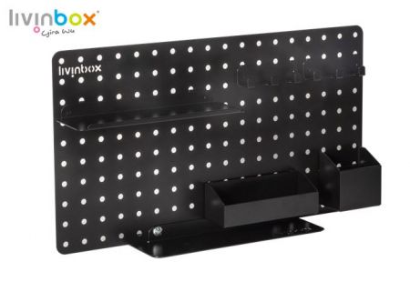 Papan berpaku untuk penyimpanan dalam warna hitam.